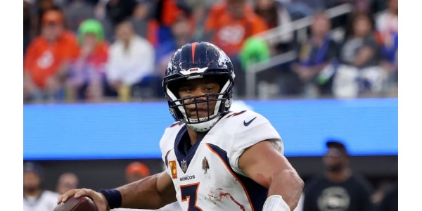 Russell Wilson väljer att fortsätta förbättra sin styrka under semestern Russell Wilson väljer att fortsätta förbättra sin styrka under semestern